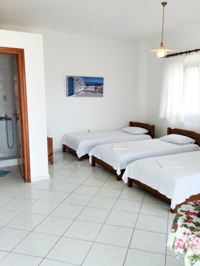 Galinis' Sea Front Studios Nea Kallikrateia Habitación foto